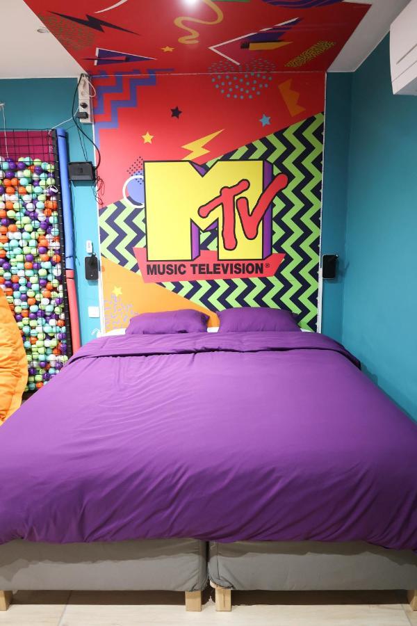 Capsule 90'S - Balneo - Sauna - Flipper - Billard - Netflix - Nintendo Switch & Jeux - Mons Exterior photo