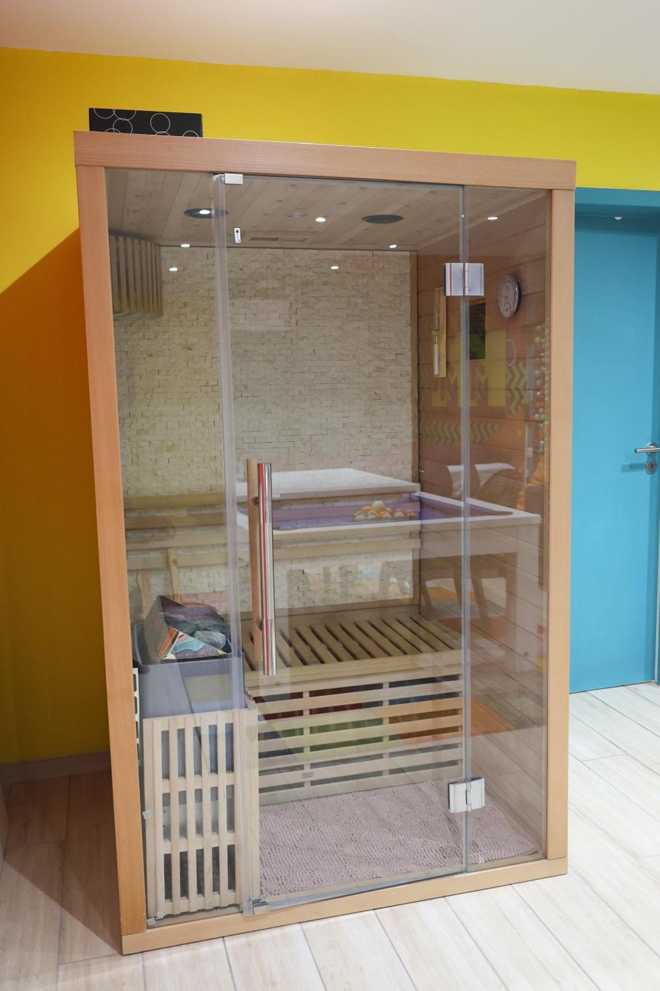 Capsule 90'S - Balneo - Sauna - Flipper - Billard - Netflix - Nintendo Switch & Jeux - Mons Exterior photo