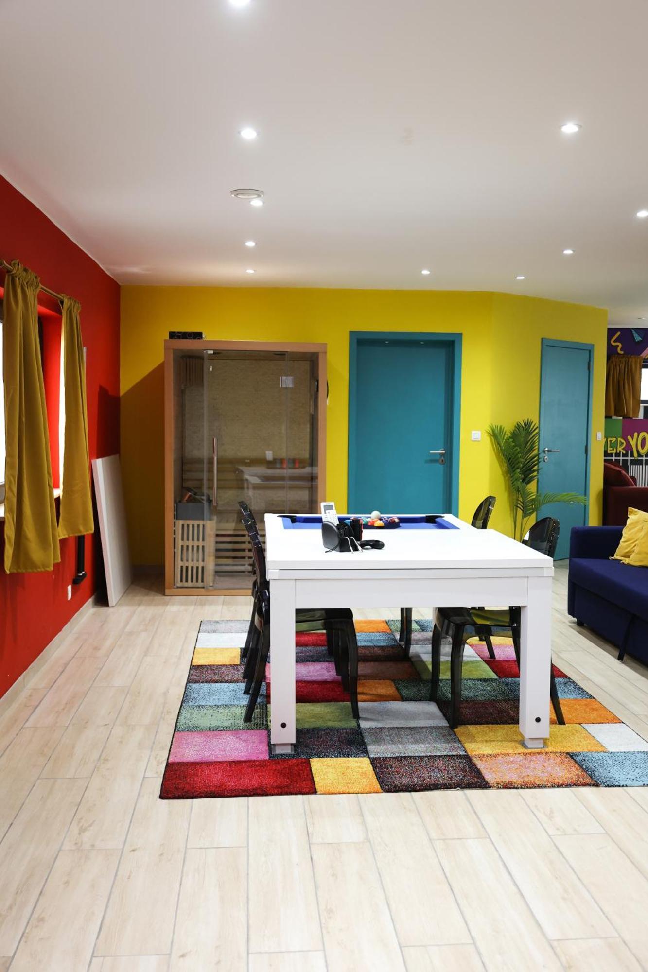 Capsule 90'S - Balneo - Sauna - Flipper - Billard - Netflix - Nintendo Switch & Jeux - Mons Exterior photo