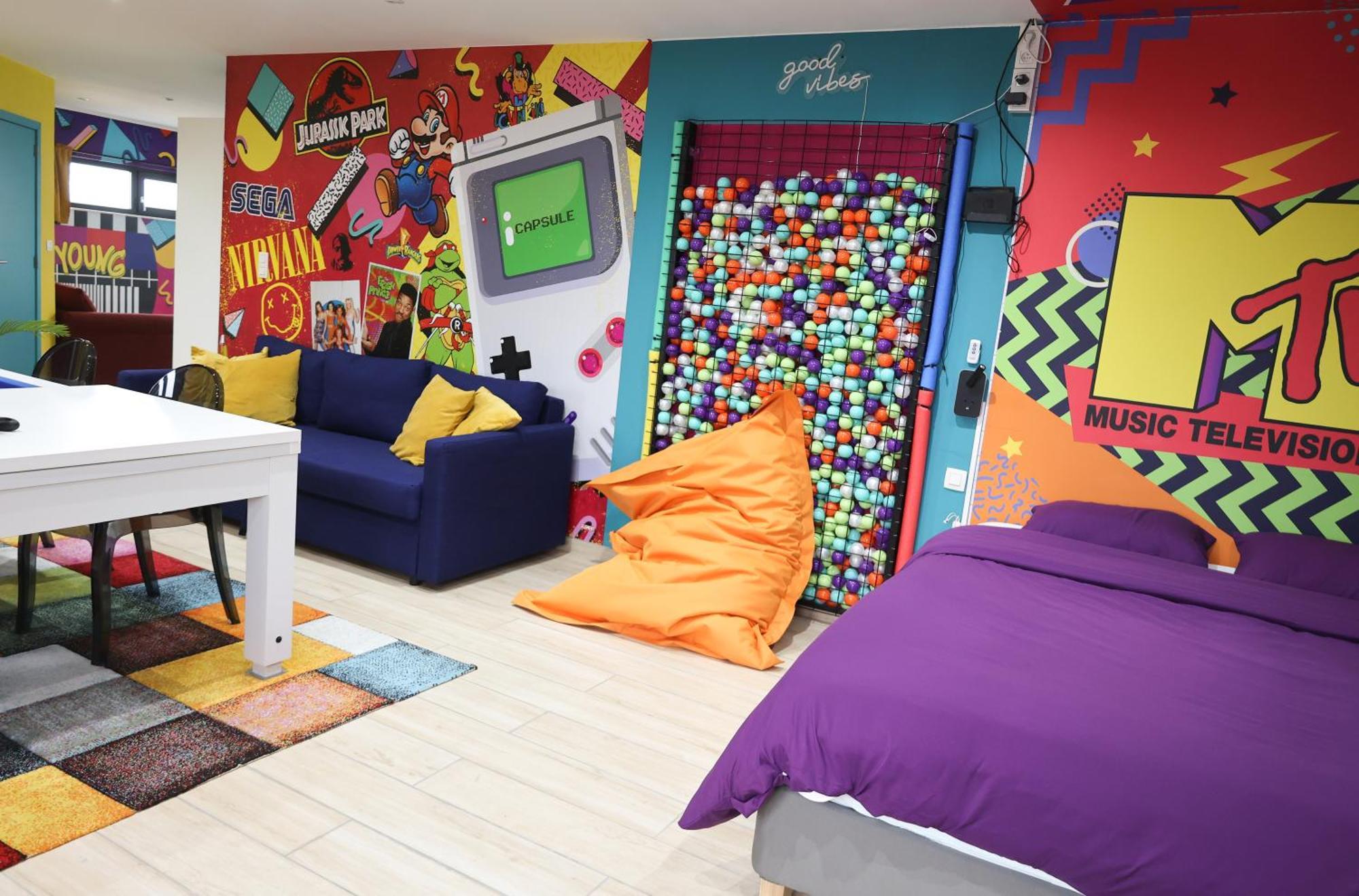 Capsule 90'S - Balneo - Sauna - Flipper - Billard - Netflix - Nintendo Switch & Jeux - Mons Exterior photo